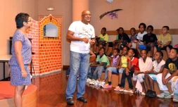 Vendredi 27 avril 2012 - Opération "1 enfant, 1 livre" (Photo D.R)