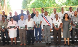 Mardi 1er mai 2012 - Remise de médaille du travail à Saint-Leu (photo D.R)