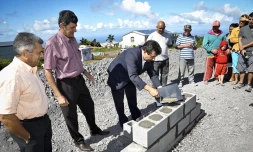 Jeudi 10 mai 2012 - Pose de la première pierre de l'opération Antonin à Saint-Joseph (Photo D.R)