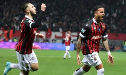 Les attaquants de Nice Amine Gouri (g) et Justin Kluivert lors du match contre Marseille en quart de finale de Coupe de France, le 9 février 2022 à Nice