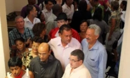 Lundi 14 Mai 2012

Dépôt des candidatures pour les législative  ce matin à la préfecture de Saint-Denis