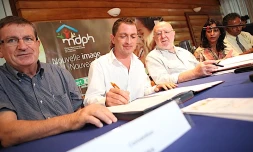 Patrick Érudel (2ème en partant de la gauche - Archives Imaz Press Réunion)