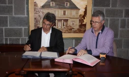 Lundi 14 mai 2012 - Signature de convention entre l'AFD et la SIDR (Photo D.R)