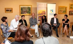 Vendredi 18 mai 2012 - Michèle Caniguy, entourée des directeurs et conservateurs des musées et des deux partenaires de la Convention, Ecole des Beaux Arts et Ecole de l'architecture (Bruno Bamba - Service Communication du Conseil