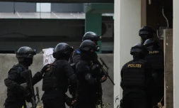 Deux explosions sont survenues mercredi dans un terminal de transports en commun de la capitale indonésienne, Jakarta, faisant des victimes