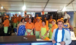 Délégation de boulangers réunionnais sur le parvis de Notre Dame de Paris, mi-mai 2012.