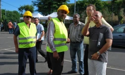 Lundi 21 mai 2012 - Lancement des travaux des abords de l'école de l'Étang (Photo D.R)