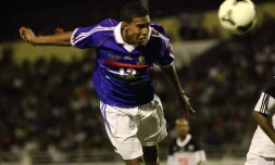 Samedi 26 mai 2012 - Match de gala entre la All Star Team et la sélection de La Réunion au stade Paul Julius Bénard (photo image-reunion.re)