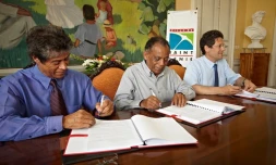 Mercredi 30 mai 2012 - Signature du traité de concession du futur Espace Océan (photo D.R)