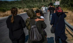 Des migrants prÚs du camp de réfugiés de Moria, sur l'ßle grecque de Lesbos, le 1er septembre 2019