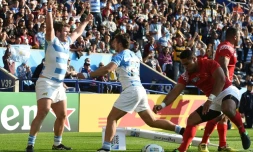L'Argentin Julian Montoya fête son essai inscrit les Tonga, lors du Mondial le 4 octobre 2015 à Leicester