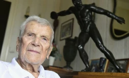 Tony Bertrand, l'ancien entraßneur de l'équipe de France aux Jeux Olympiques de Londres en 1948, lors d'une interview à l'AFP le 4 août 2016 à son domicile à Lyon