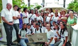 Collège Guy Môquet de Saint-Benoît lors de la remise des prix du concours "150ème anniversaire du Lazaret de la Grande Chaloupe" - Photo Alexandre Rivière (Service Com du Conseil général)