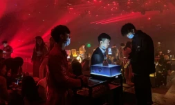 Des clients dans une boĂźte de nuit Ă Wuhan(Chine) le 20 janvier 2021