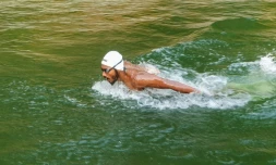 Photo transmise Ă l'AFP par le nageur SP Likith et prise le 23 avril lors d'un entraĂźnement dans un bassin agricole de la ferme de son entraĂźner Ă Adyanadka, dans l'Etat indien du Karnataka