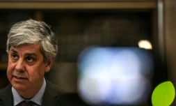 Le président de l'Eurogroupe le Portugais Mario Centeno s'adresse à la presse à Lisbonne après une téléconférence avec les ministres des Finances européens, le 4 mars 2020