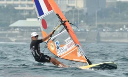 La française française Charline Picon, lors d'une compétition test de planche à voile (RS:X) en vue des jeux Olympiques de Tokyo, le 21 août 2019 au large de Enoshima dans la préfecture de Kanagawa