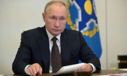 Le président russe Vladimir Poutine participe à une réunion par visioconférence de l'Organisation du traité de sécurité collective (OTSC), à sa résidence de Novo-Ogariovo, près de Moscou le 16 septembre 2021