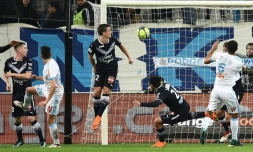 Florian Thauvin (N.26) inscrit de la tête, pour l'OM, l'unique but du match contre Bordeaux au stade Vélodrome, le 18 février 2018