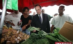Monique Orphé lors de la visite de François Hollande à La Réunion (photo archives)