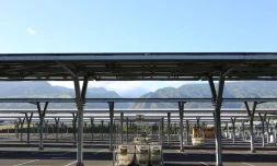 Panneaux photovoltaïques dans une grande surface