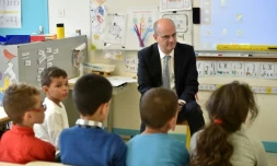 Le ministre de l'Education Jean-Michel Blanquer visite une école élémentaire à Toulouse le 24 novembre 2017