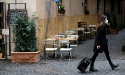 Dans une rue vide de Rome le 5 novembre 2020