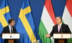 Le Premier ministre suédois Ulf Kristersson (gauche) et son homologue hongrois Viktor Orban donnent une conférence de presse, le 23 février 2024 à Budapest