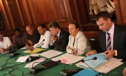 Lundi 2 Juillet 2012
Conférence de presse à la préfecture sur la gestion du risque requin