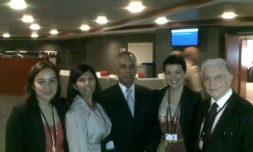 Lundi 2 juillet 2012 -  Nassimah Dindar, présidente du conseil général, entourée du Ministre de l'outre-mer,Victorin Lurel, et de Roland Robert, 1er vice-président du conseil général et de 2 membres du