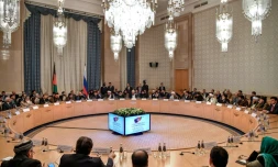 Les participants aux discussions entre talibans et opposition afghanes réunis le 5 février 2019 dans un hôtel de Moscou