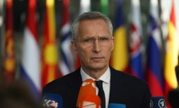 Le secrétaire général de l'Otan Jens Stoltenberg répond aux questions des journalistes avant une réunion des ministres des Affaires étrangÚres de l'Alliance, le 28 novembre 2023 à Bruxelles