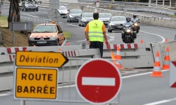 Dimanche 15 Juillet 2012
Le convoi du ministre des Outre-mer Victorin Lurel Ă la sortie de la route du littoral