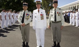 Jeudi 26 juillet 2012 - Le commissaire-colonel Paccaud, le général Jean-François Hogard, et le commissaire Marc de Becdelièvre, lors de la passation de pouvoir au GSBDD (photo D.R)