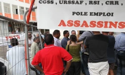 Mercredi 1er août 2012 - Mouvement de protestation des chefs d'entreprises en difficultés devant la caisse générale de sécurité sociale