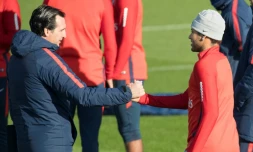 L'entraîneur du Paris SG Unai Emery et sa vedette brésilienne Neymar, le 16 novembre à l'entraînement à Saint-Germain-en-Laye