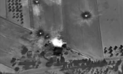 Image tirée d'une vidéo du 30 septembre 2015 diffusée par le ministère russe de la Défense et montrant une frappe de l'aviation russe en Syrie