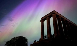 Une tempĂȘte solaire "extrĂȘme" frappe la Terre, des aurores australes observĂ©es Ă La RĂ©union