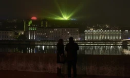Le palais de justice et la cathédrale Saint-Jean sont illuminés à l'occasion de la Fête des Lumières, à Lyon, le 7 décembre 2016