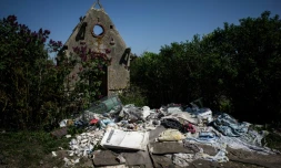 330 hectares à Carrières-sous-Poissy dans les Yvelines sont recouvert d'une "mer de déchets": plus de 7.000 tonnes, le 20 avril 2018