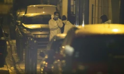 Des enquêteurs de la police scientifique accompagnent une opération de police, le 25 mars 2016 à Argenteuil