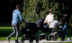 Le congé paternité - ou du second parent - de 28 jours, dont une semaine obligatoire, entre en vigueur à partir du 1er juillet, une réforme sociétale attendue de longue date qui vise à permettre aux pères de s'investir davantage dans la parentalité