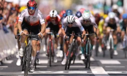Le coureur de la Cofidis Victor Lafay  vainqueur de la 2e étape du Tour de France à Saint-Sébastien, en Espagne, le 2 juillet 2023 