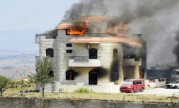 Le site de l'explosion meurtrière d'une citerne d'essence dans le village de Tlel, dans le nord du Liban, le 15 août 2021