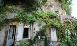 Une maison du village troglodyte de Troo, le 27 juillet 2012 dans le Loir-et-Cher