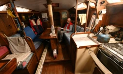 Jean-Michel Bonnenfant, 72 ans, confiné sur son voilier dans le port de SÚte, le 25 novembre 2020