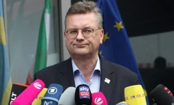 Le patron de la DFB Reinhard Grindel à l'aéroport de Francfort, le 28 juin 2018, au lendemain de l'élimination de l'équipe d'Allemagne