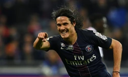 L'attaquant du PSG Edinson Cavani fête un but contre Monaco en finale de la Coupe de la Ligue, le 1er avril 2017 à Lyon
