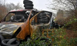 Une voiture qui faisait partie d'une barricade à Notre-Dame-des-Landes, dans l'ouest de la France, le 18 janvier 2018
