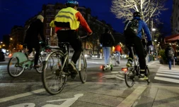 Des cyclistes à Paris en décembre 2019